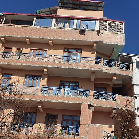 Hotel Pushpanjal And Banquet Pithorāgarh Buitenkant foto